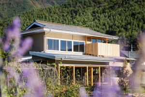 a house on the side of a mountain at ICHI -en- in Fujikawaguchiko +19 photos