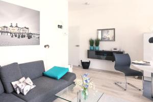 a living room with a couch and a table at Villa Wiederkehr Einkehr in Ostseebad Sellin