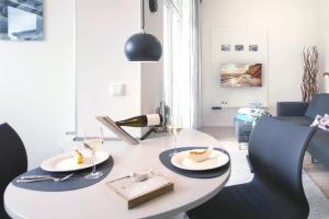 a dining room with a white table and chairs at Villa Wiederkehr Einkehr in Ostseebad Sellin