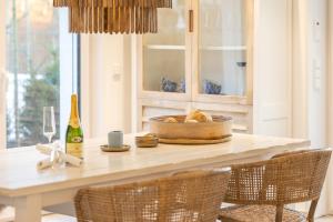 a table with a bowl of bread and a bottle of wine at Ferienhaus Vitamin Sea in Ostseebad Sellin