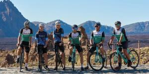 a group of people posing for a picture on their bikes at Locazione da nonna Gusta in Vittorio Veneto