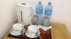 Příslušenství pro přípravu čaje a kávy v ubytování Riverside Hotel Colombo + 29 fotografií