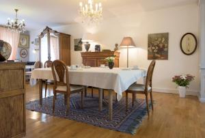a dining room with a table and chairs at La Rosière de Marcq in Marcq-en-Baroeul