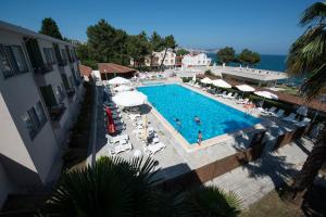 an overhead view of a swimming pool in a resort at Otel Diyojen in Sinop