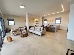 Giường trong phòng chung tại Galim Penthouse