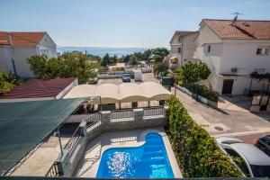 A piscina localizada em Holiday Home Petra ou nos arredores