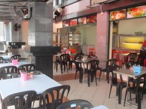 Restaurace v ubytování OYO 89717 Budget Star Hotel