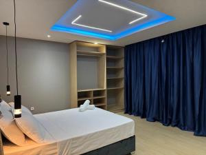 En eller flere senge i et værelse på Comfort Inn Guest House + 37 billeder