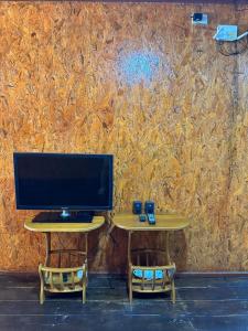 TV/trung tâm giải trí tại Bann Koh Pu Homestay