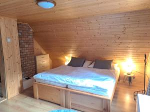 En eller flere senge i et værelse på Chata Pod Dlhou malá Podbanské