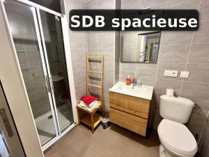 Koupelna v ubytování Le ptit chez soi by LPNL Studio confort RDC, Lit Queen, Arrivée autonome + 17 fotografií