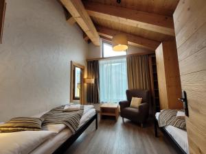 En eller flere senge i et værelse på Chalets Jasná Centrum APARTMENT S - Free Jacuzzi & Sauna and Chopok view