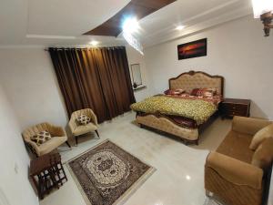 Et opholdsområde på Bhurban Luxury Suites