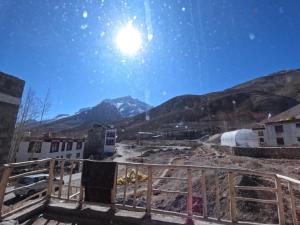 En generel udsigt til bjerge eller udsigt til bjerge taget fra den private indkvartering