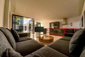 Posezení v ubytování Casa Chani with heated pool in El Roque