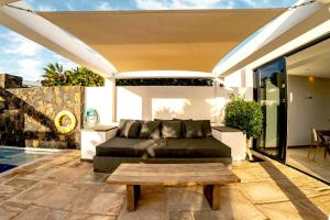 Posezení v ubytování Casa Chani with heated pool in El Roque