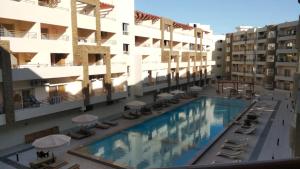 Hồ bơi trong/gần Luxury Studio, pool, Private beach & close to Airport