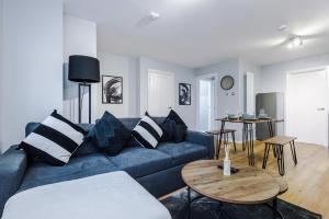 Et opholdsområde på 2 BDR House By Eason Stays Short Lets Stockport