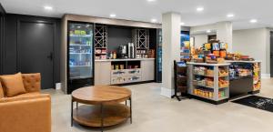 Nápoje v ubytování Latitude Suites Tinton Falls, part of Unscripted by Hyatt