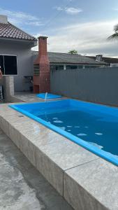 Swimmingpoolen hos eller tæt på Casa F Pontal do Paraná