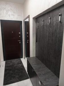 a bathroom with two black doors and a mirror at Studio Kath&Darc in Ruse +1 photo