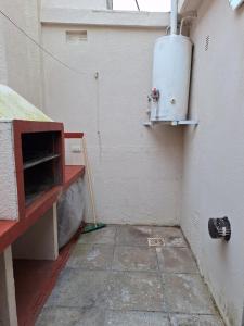 an empty room with a heater and a wall at Departamentos MDA MIC in Mar de Ajó