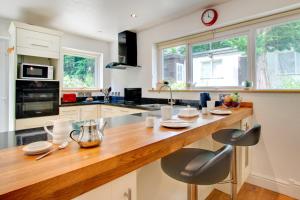 Nhà bếp/bếp nhỏ tại 2 Bed in Pwllheli oc-wag560