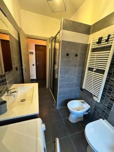 Et badeværelse på Dante appartamento