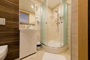 Et badeværelse på Pokoje "u Kuruców" + 20 billeder