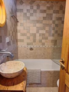 Et badeværelse på Parajes del lejano sur cabaña El Cardo + 18 billeder