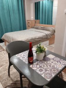 En eller flere senge i et værelse på Litsa Fit