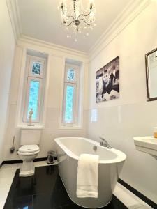 Et badeværelse på Golf Apartment Villa Elisabeth