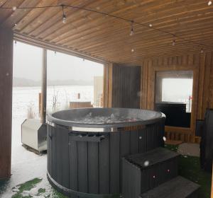 Et tv og/eller underholdning på Makihyte dom na wyłączność z panoramą na morze i strefą SPA