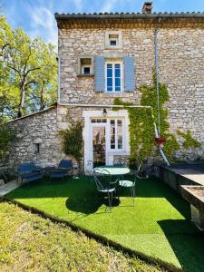 Fotografie z fotogalerie ubytování Gîte de la Madeleine - au coeur du village v destinaci Saint-Remèze