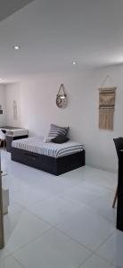 En eller flere senge i et værelse på Elegance Noire