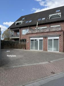 Tòa nhà nơi căn hộ tọa lạc +2 ảnh