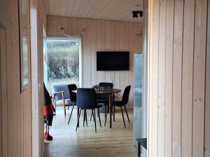 Et tv og/eller underholdning på Oddnýjarhús - Entire Private Peaceful Cottage in Nature