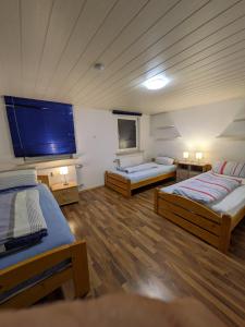 Postel nebo postele na pokoji v ubytování Komfortable Apartments Steger