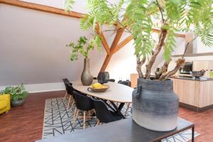 a dining room with a table with a tree at B&B Reveille in Kleve