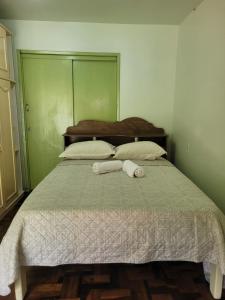 a bedroom with a bed with two towels on it at Quarto privado Brusque in Brusque