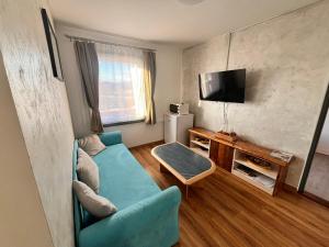 TV a/nebo společenská místnost v ubytování Chata POD HOUBOVÝM VRCHEM