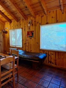 TV a/nebo společenská místnost v ubytování Parajes del Lejano sur Cabaña El Choique