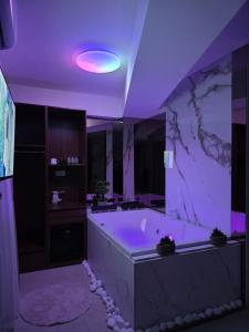 TV/trung tâm giải trí tại PETKOV5KI LuxuryApartment