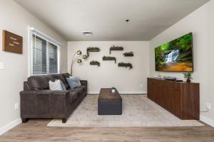 Khu vực ghế ngồi tại Cozy Condo Downtown Salt Lake City