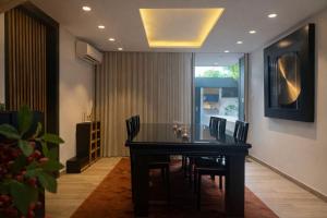 TV i/ili multimedijalni sistem u objektu La Villa Rossa