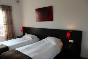 Postel nebo postele na pokoji v ubytování Hôtel Le Domaine des Vignes Ampuis Lyon Sud Vienne