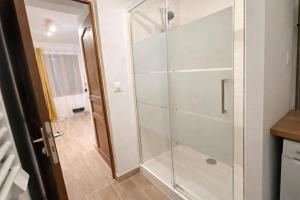 a shower with a glass door in a bathroom at Studio - Lit double - Proche Centrex & Disneyland in Noisy-le-Grand