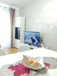 TV a/nebo společenská místnost v ubytování GREEN HILL Lux Apartments