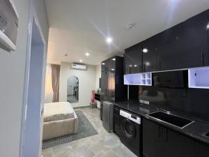 a kitchen with a washer and dryer in a room at Sylz Residence Studio in Accra