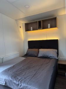 En eller flere senge i et værelse på Tinyhaus Altmühlauszeit